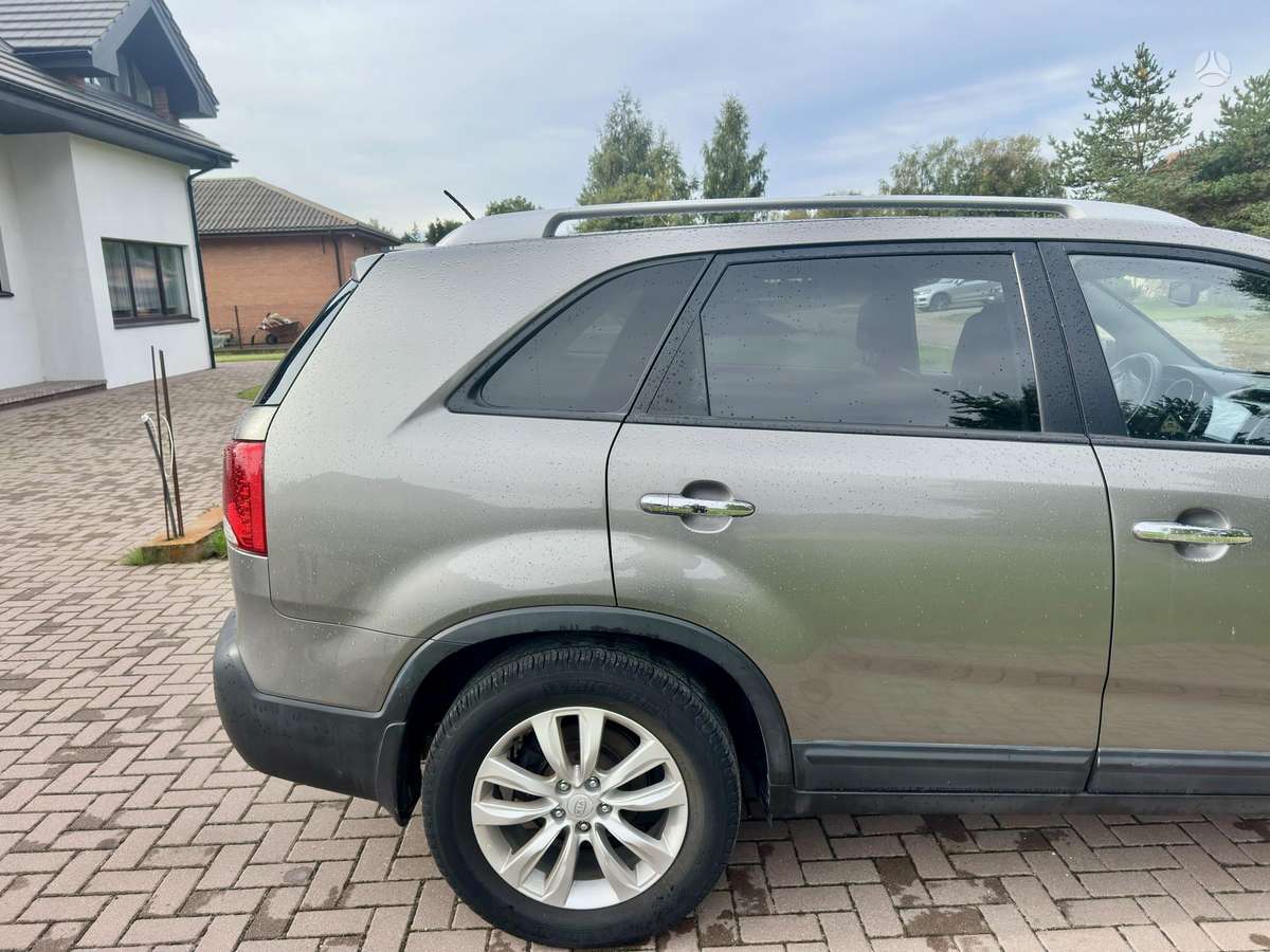 Kia Sorento 2010 — photo 9