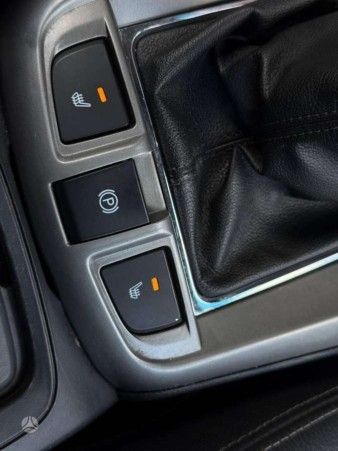 Chevrolet Captiva 2012 — photo 18