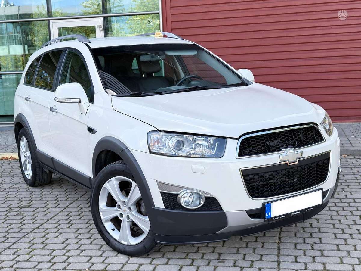Chevrolet Captiva 2012 — rear view