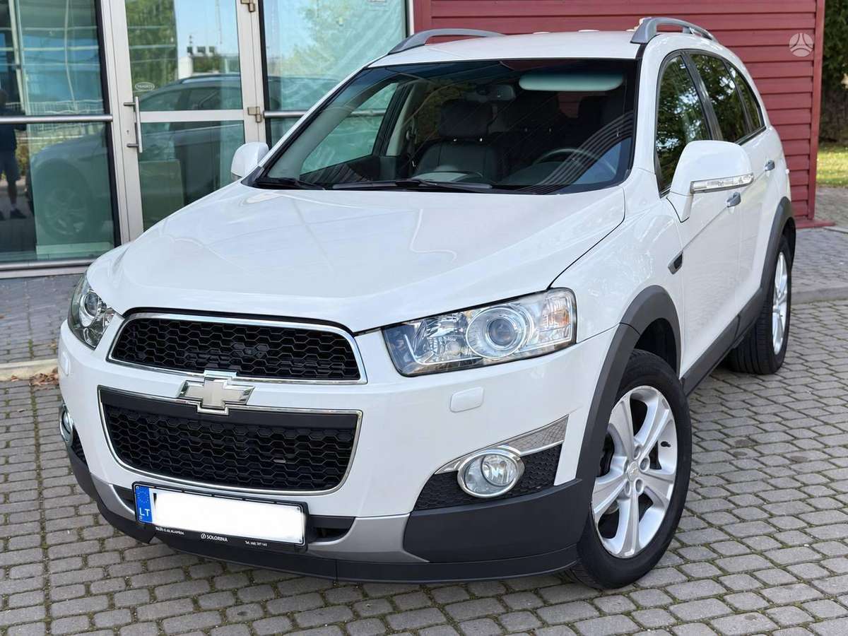 Chevrolet Captiva 2012 — interior