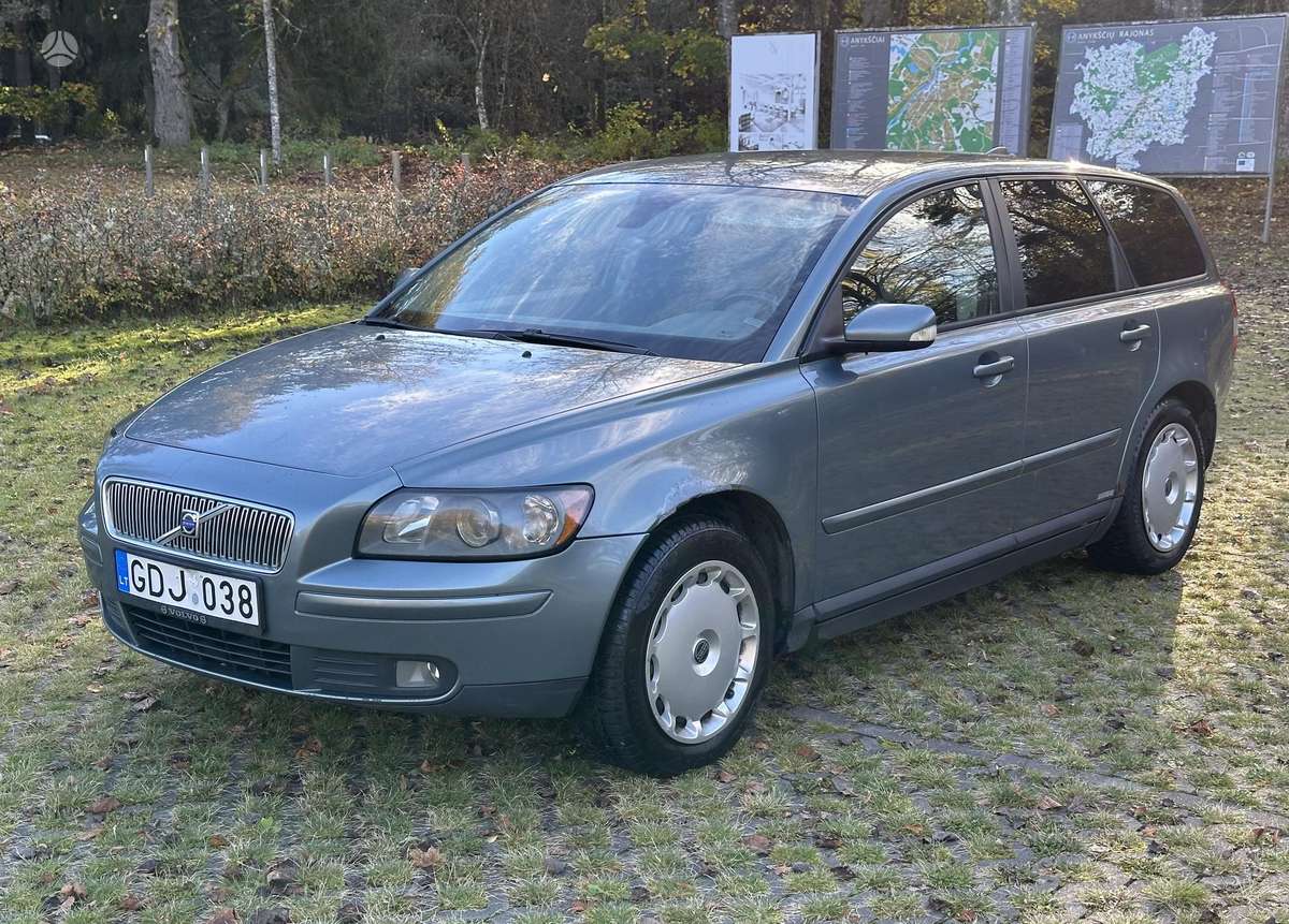 Volvo V50 2005 — салон
