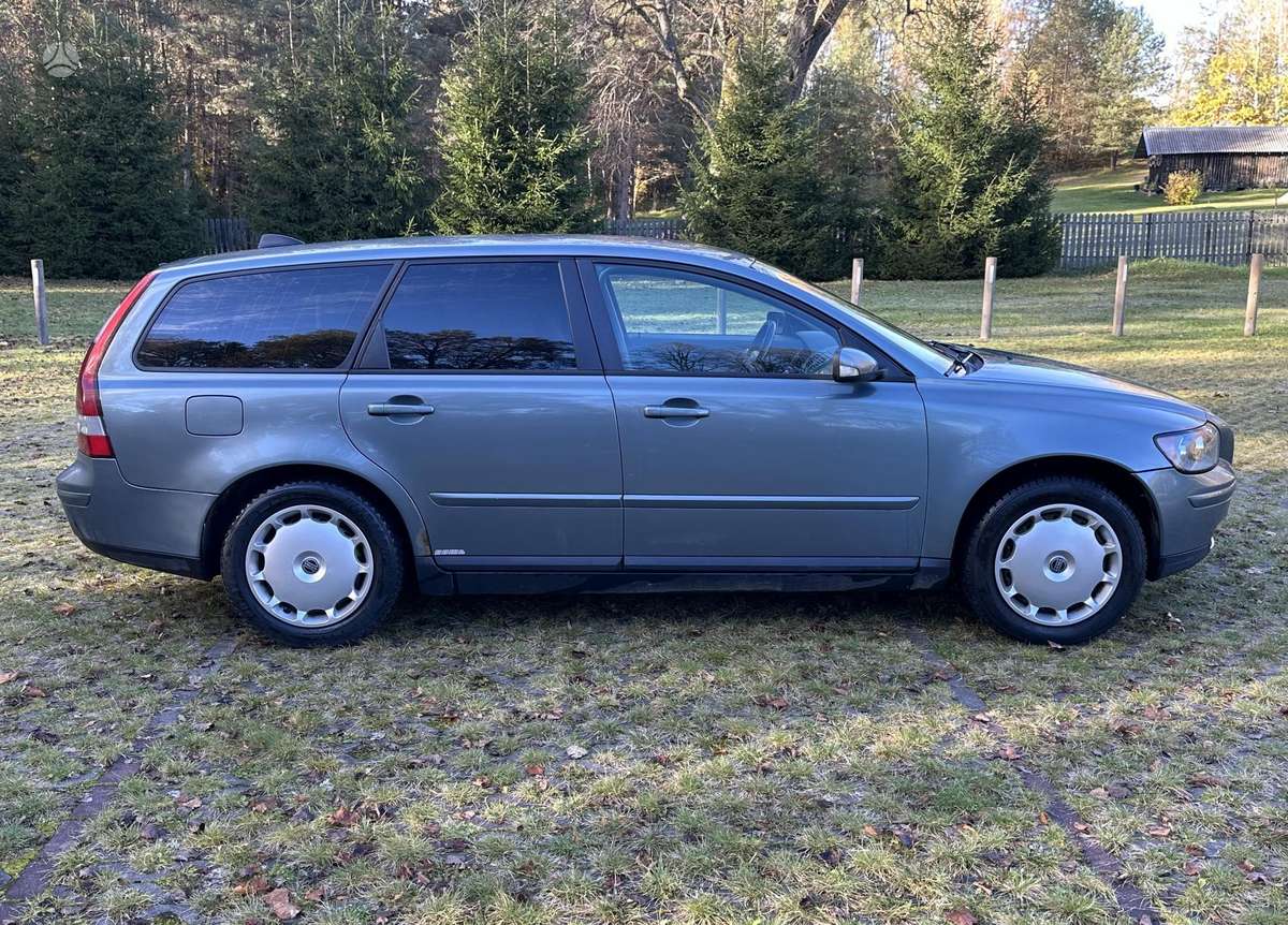 Volvo V50 2005 — двигун 1998 cm³, 136 HP (100kW)