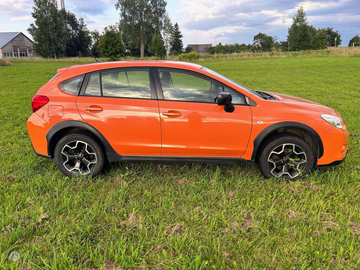 Subaru XV 2013 — rear view