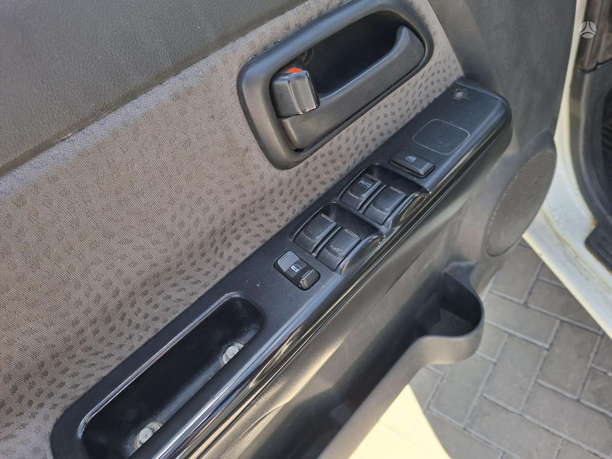 Isuzu D-Max 2010 — photo 11