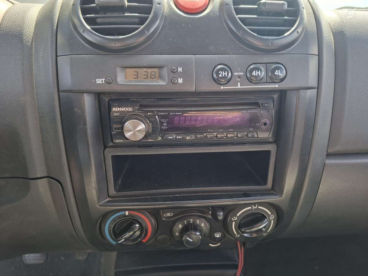 Isuzu D-Max 2010 — photo 12