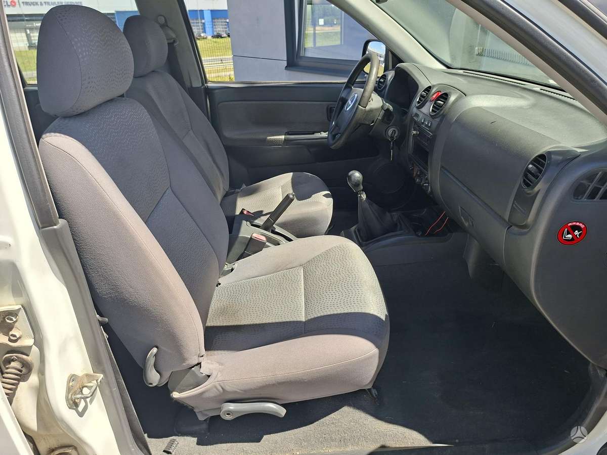 Isuzu D-Max 2010 — photo 8