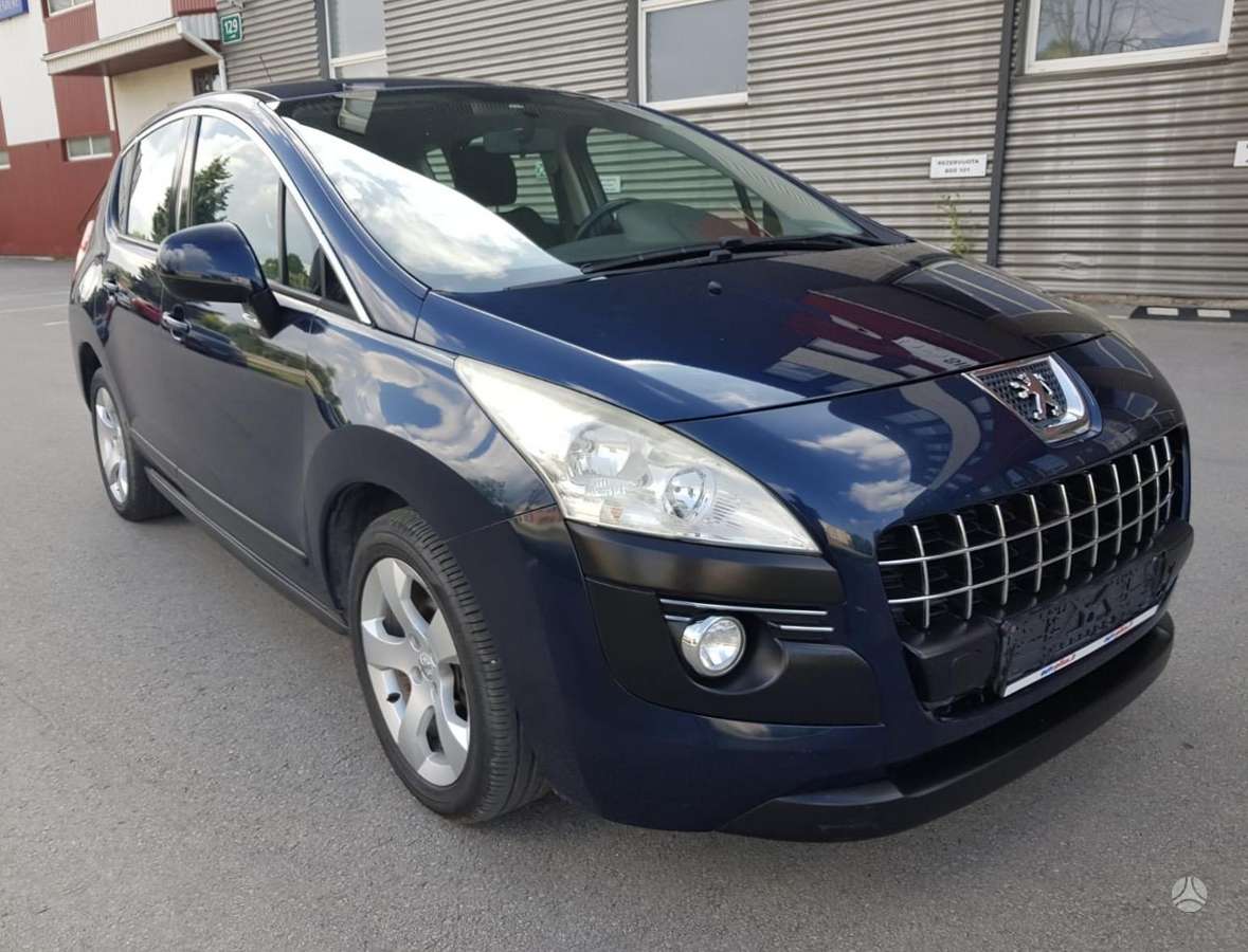 Peugeot 3008 2010 — салон