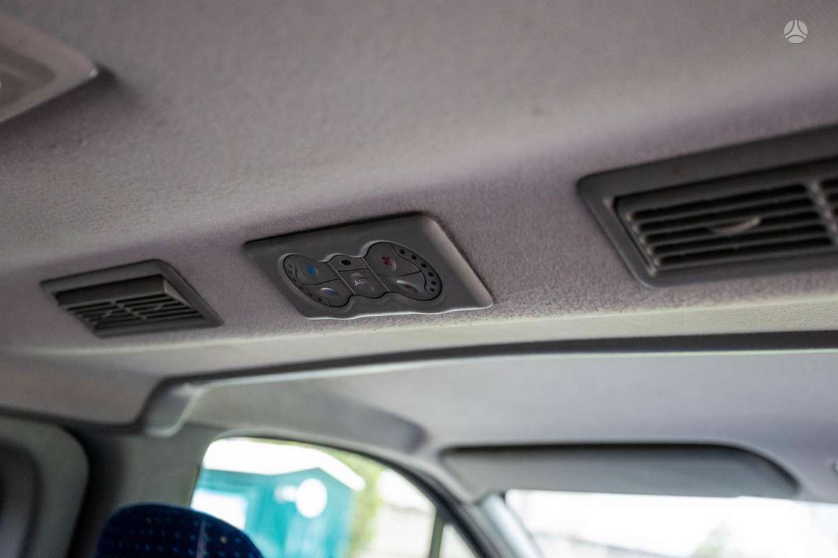 Renault Trafic 2011 — фото 11