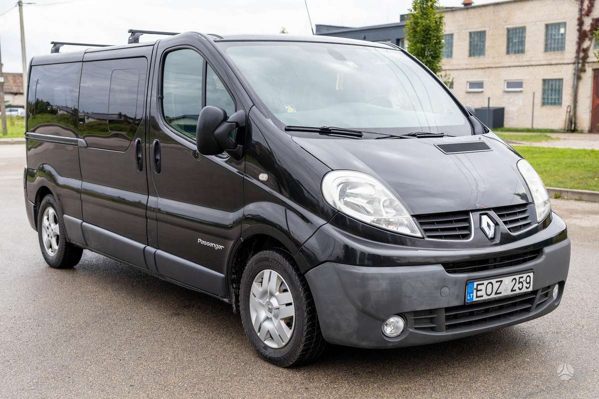 Renault Trafic 2011 — вигляд ззаду
