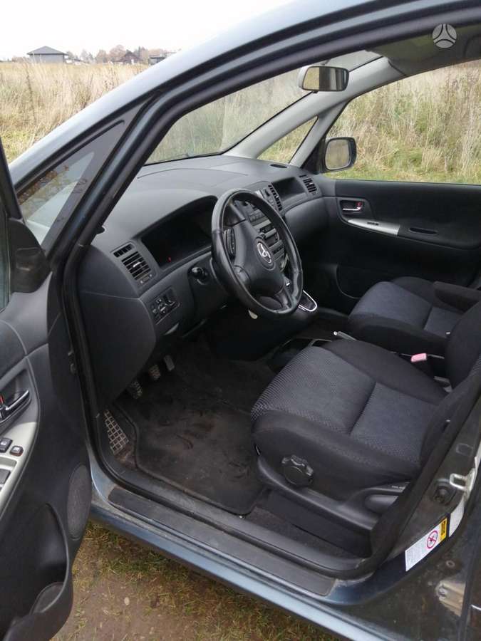 Toyota Corolla 2004 — interior