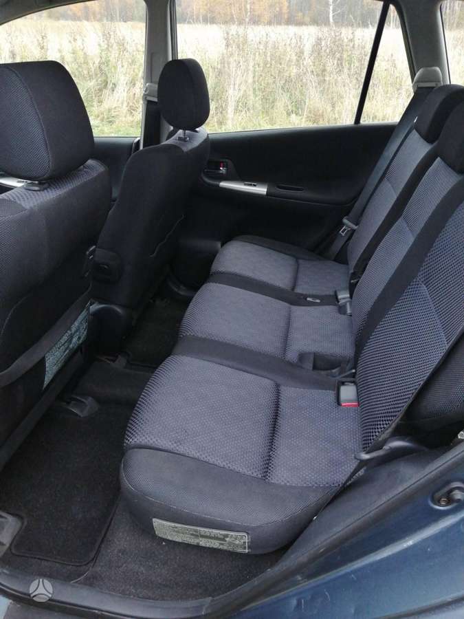 Toyota Corolla 2004 — engine 1995 cm³, 90 HP (66kW)