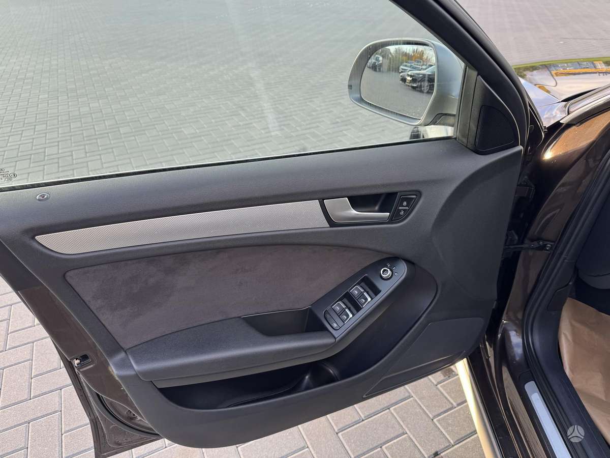 Audi A4 2012 — photo 17