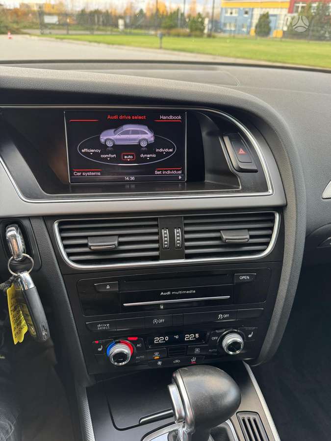 Audi A4 2012 — photo 24