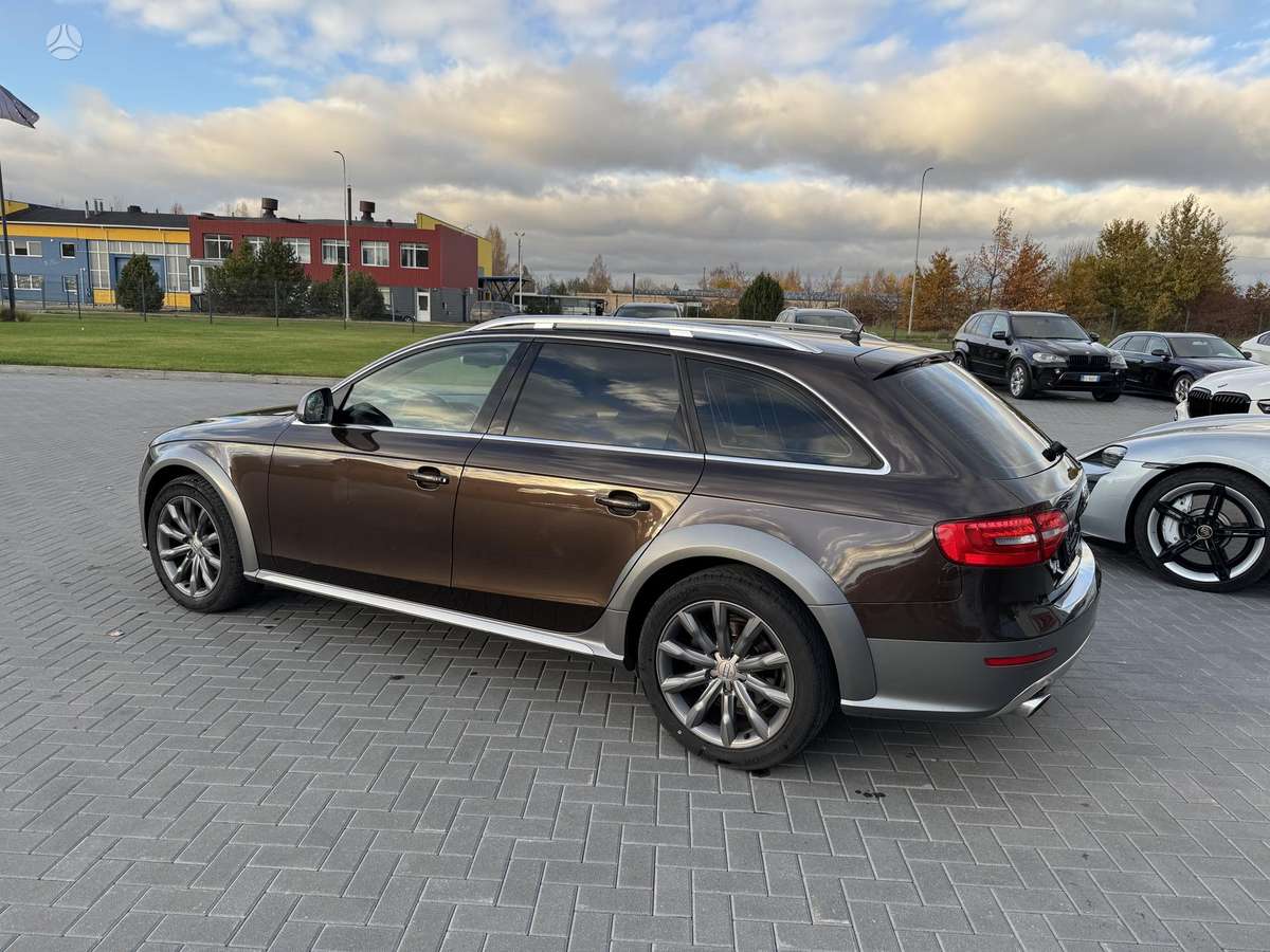Audi A4 2012 — interior