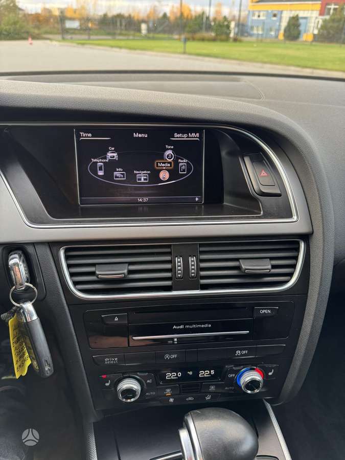 Audi A4 2012 — photo 30