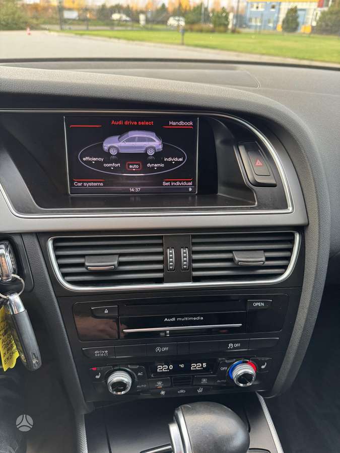 Audi A4 2012 — photo 31