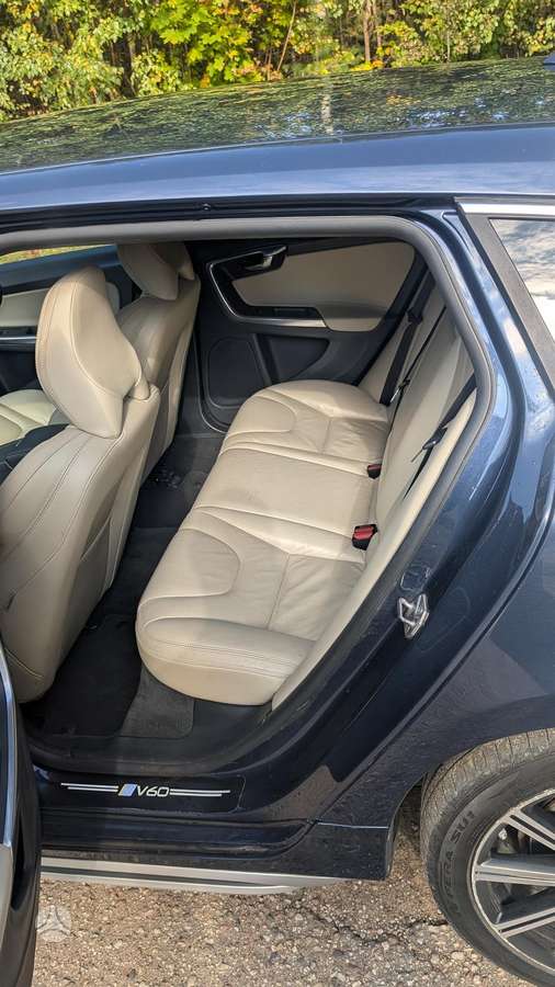 Volvo V60 2015 — photo 5