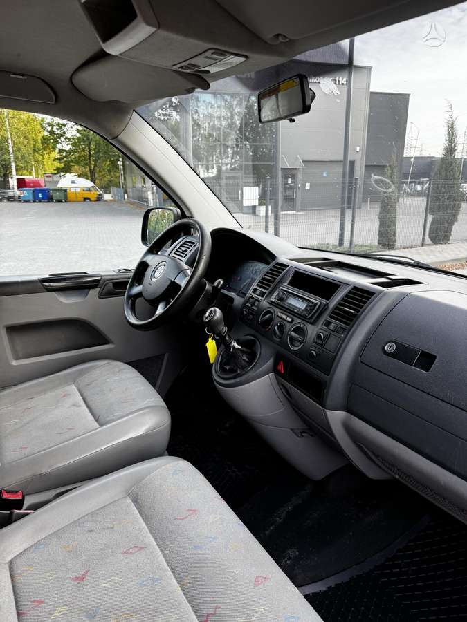 Volkswagen Transporter 2009 — photo 12