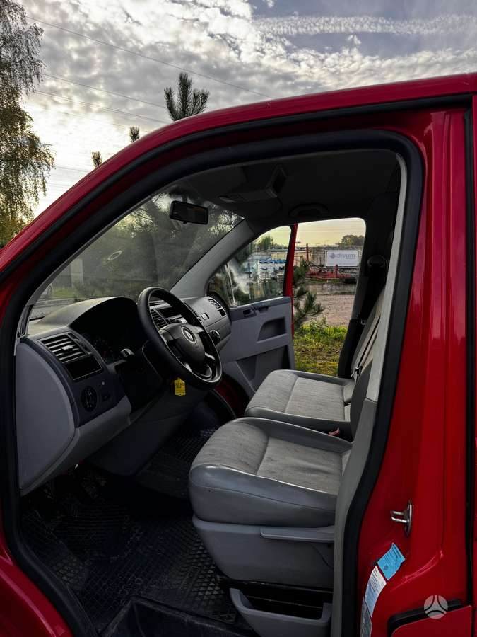 Volkswagen Transporter 2009 — photo 14