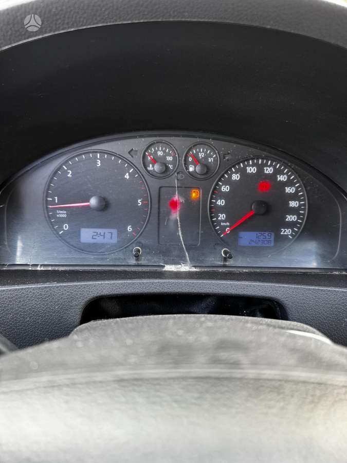 Volkswagen Transporter 2009 — photo 16