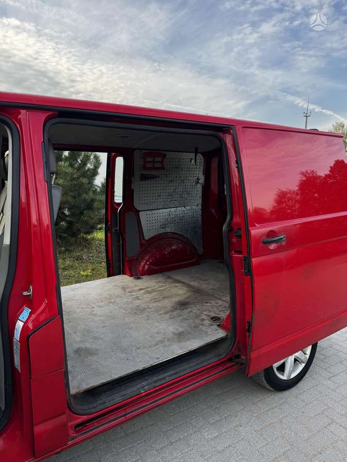 Volkswagen Transporter 2009 — photo 17