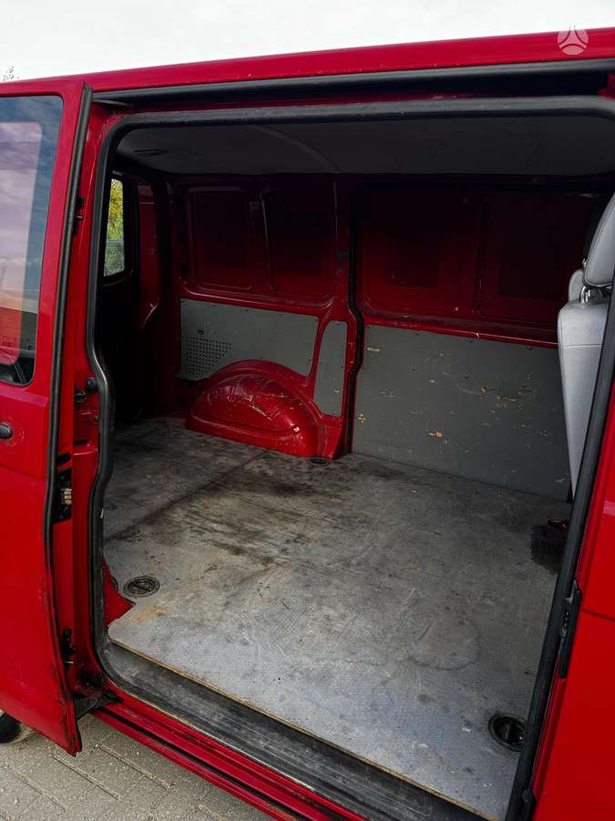 Volkswagen Transporter 2009 — photo 9
