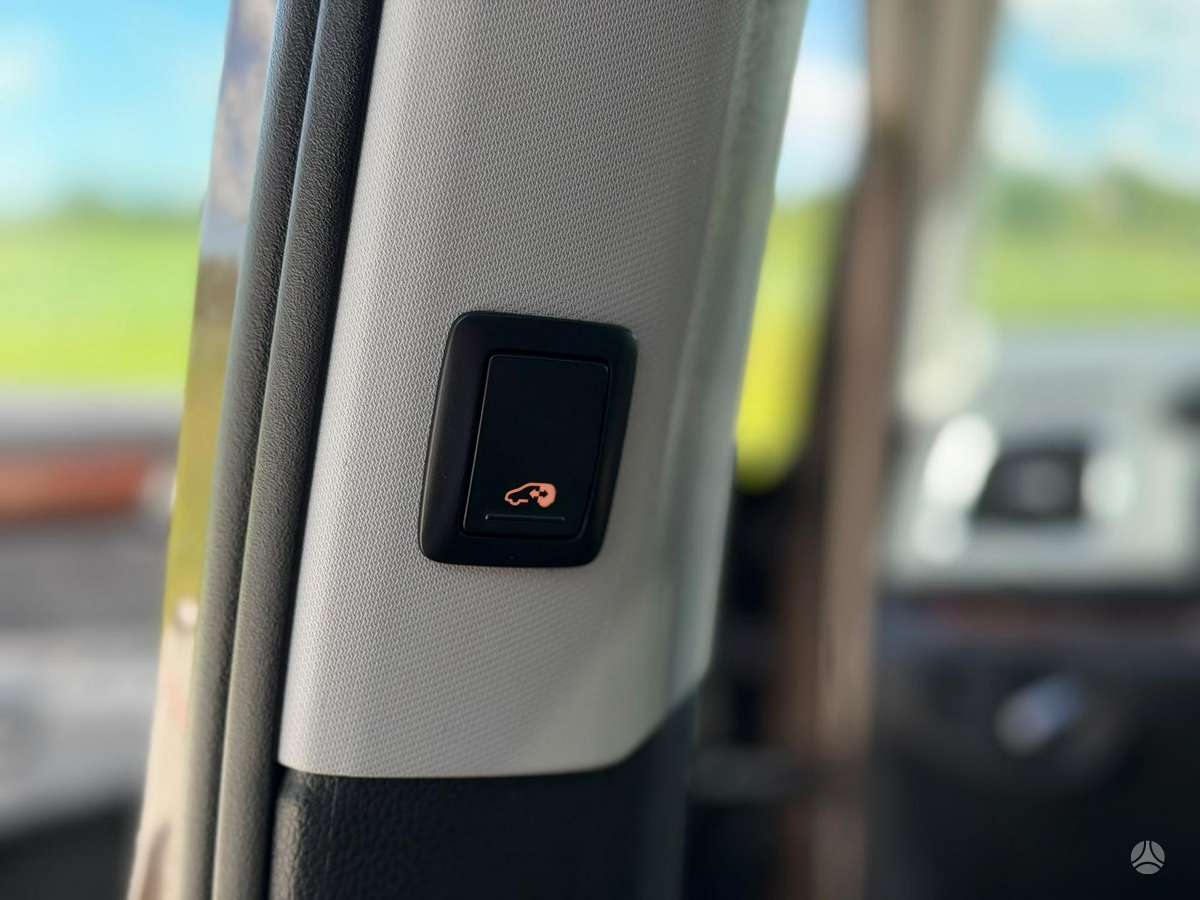 Volkswagen Sharan 2011 — photo 17