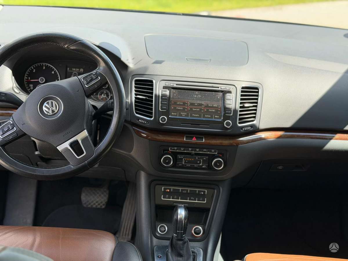 Volkswagen Sharan 2011 — photo 18