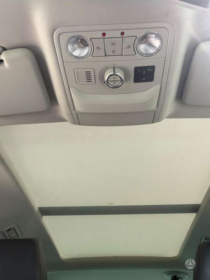 Volkswagen Sharan 2011 — photo 21