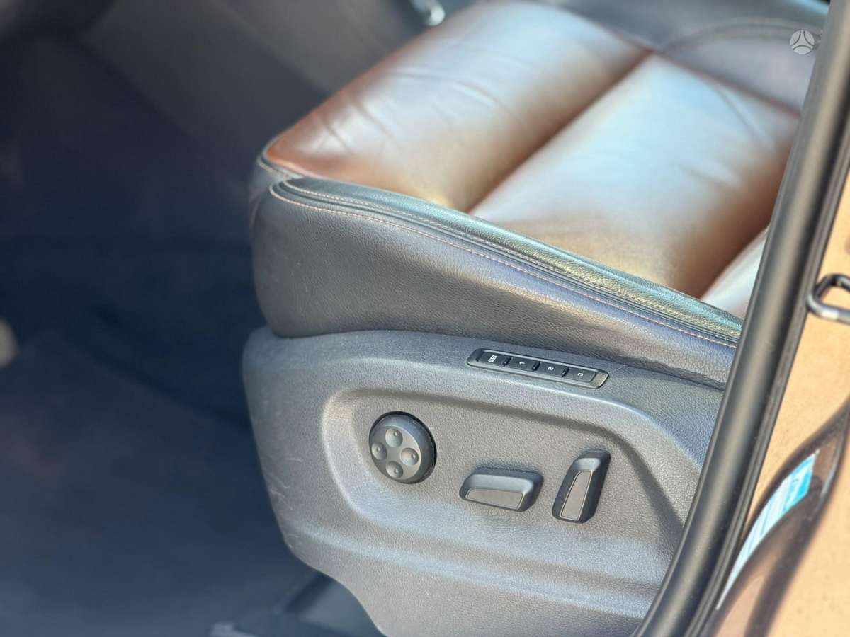 Volkswagen Sharan 2011 — photo 27