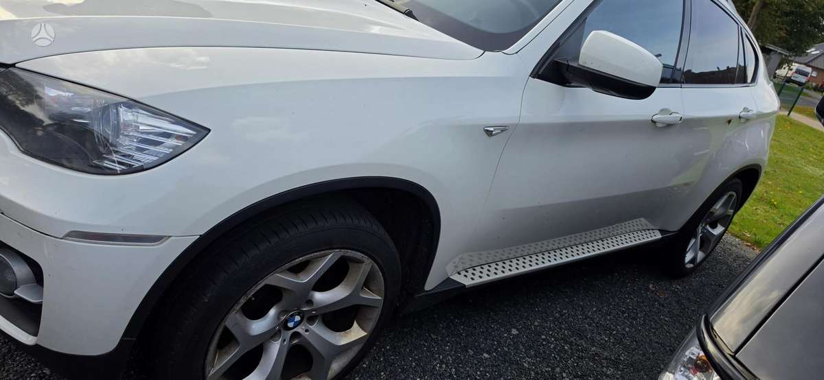 BMW X6 2011 — rear view