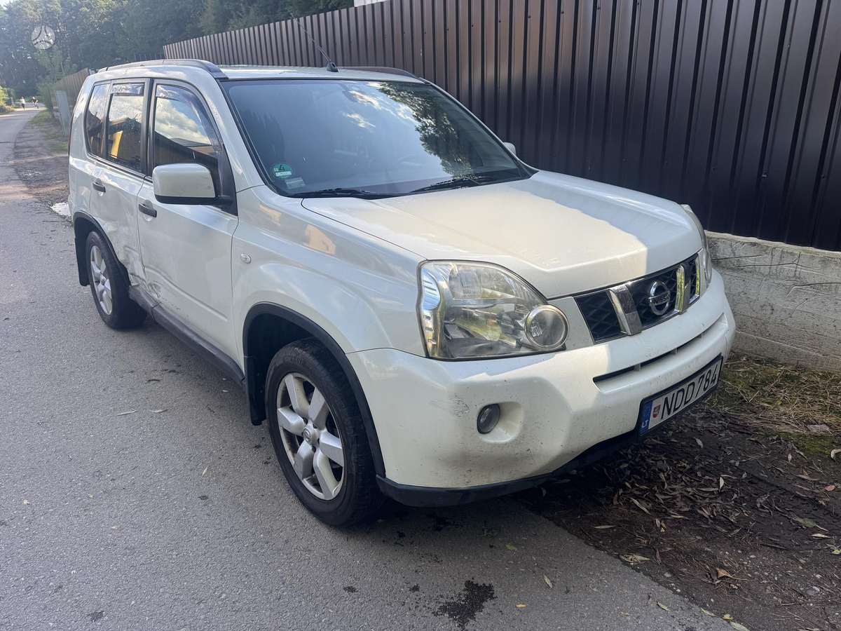 Nissan X-Trail 2007 — rear view