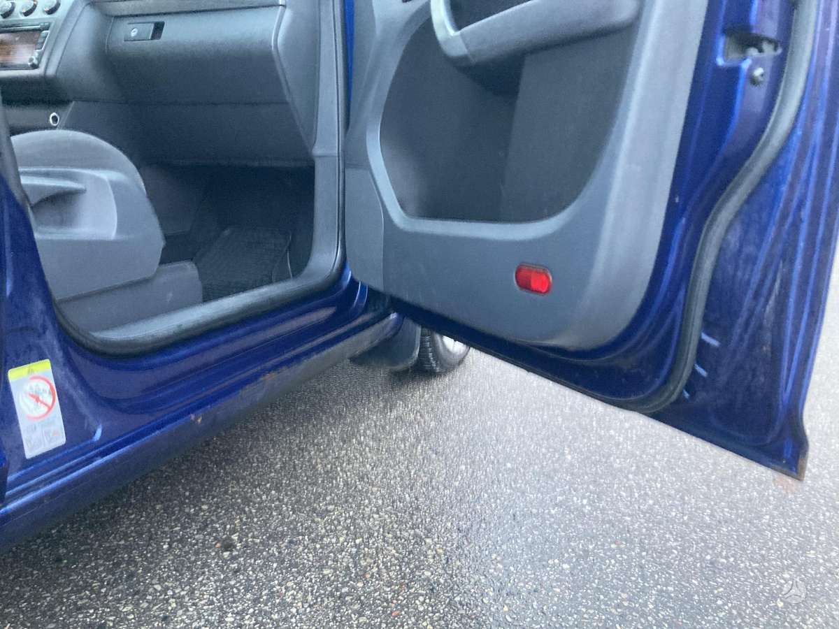 Volkswagen Touran 2007 — photo 14
