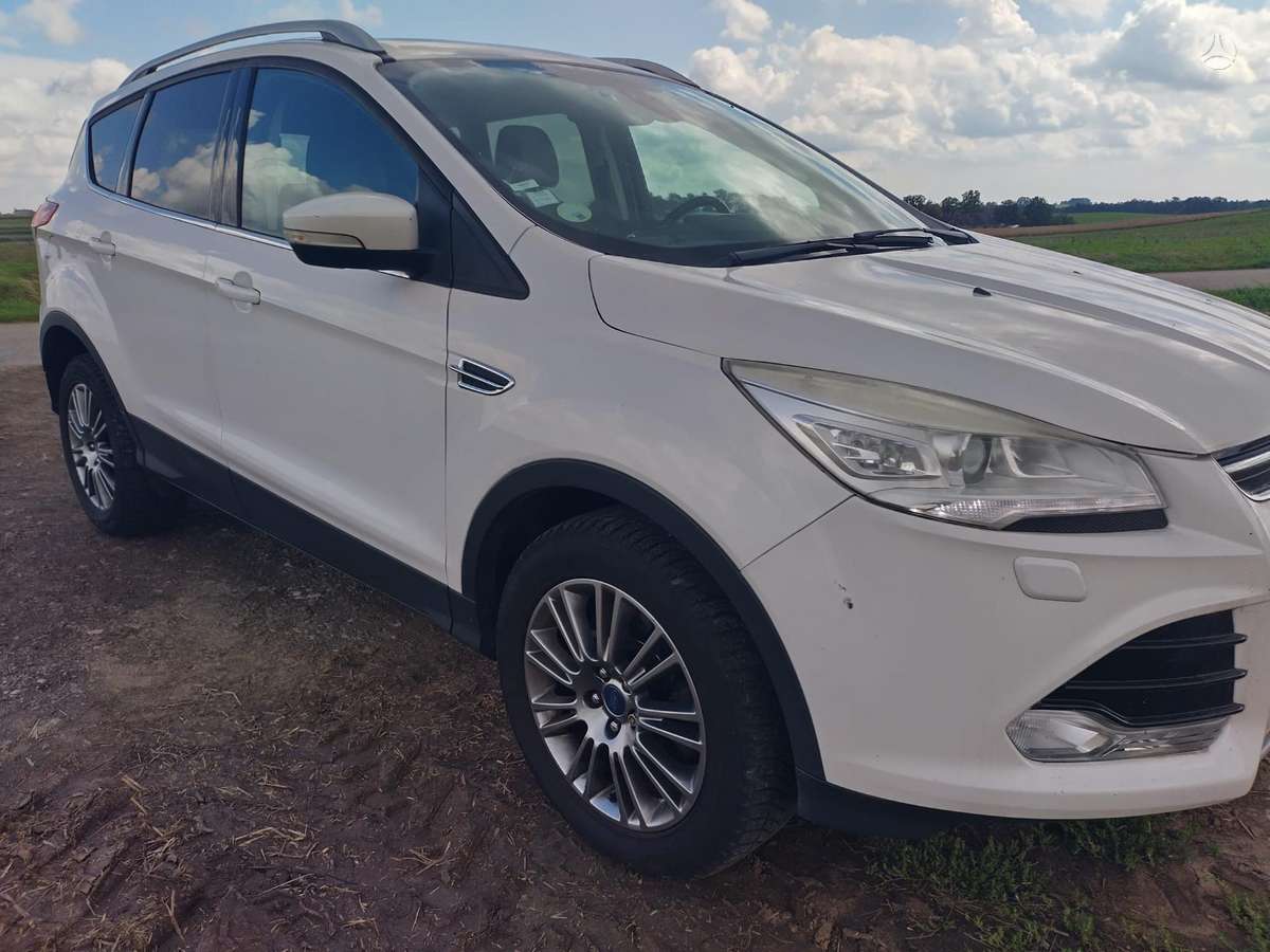 Ford Kuga 2014 — interior