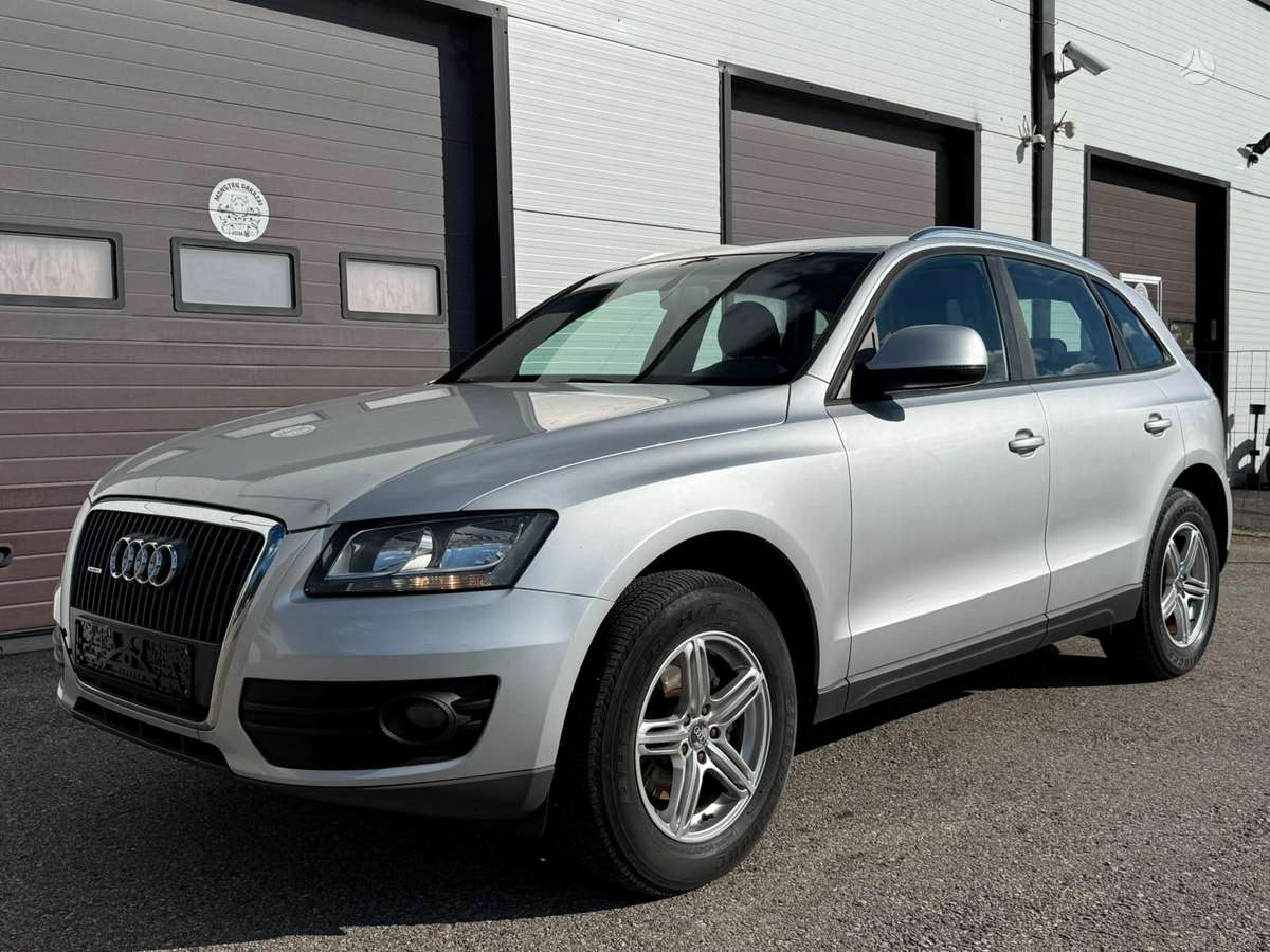 Audi Q5 2010 — салон