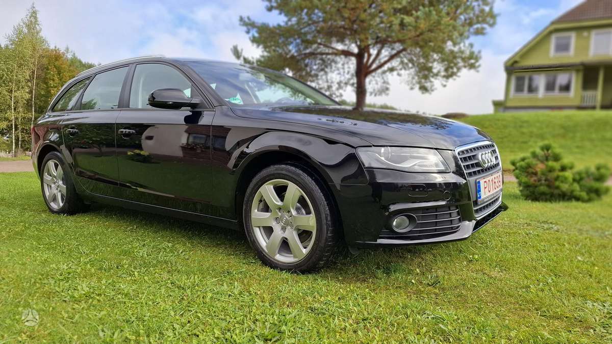 Audi A4 2011 — салон