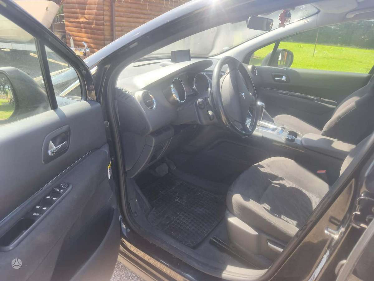 Peugeot 3008 2013 — вигляд ззаду