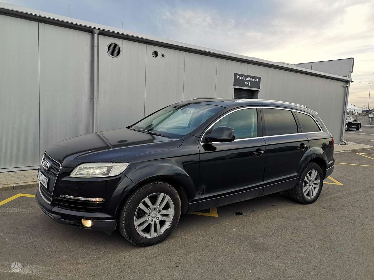 Audi Q7 2008 — rear view