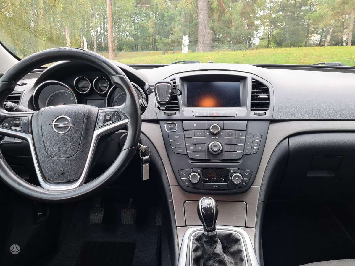 Opel Insignia 2011 — photo 10