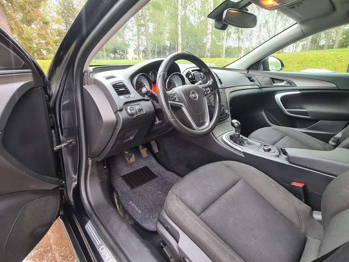 Opel Insignia 2011 — photo 11