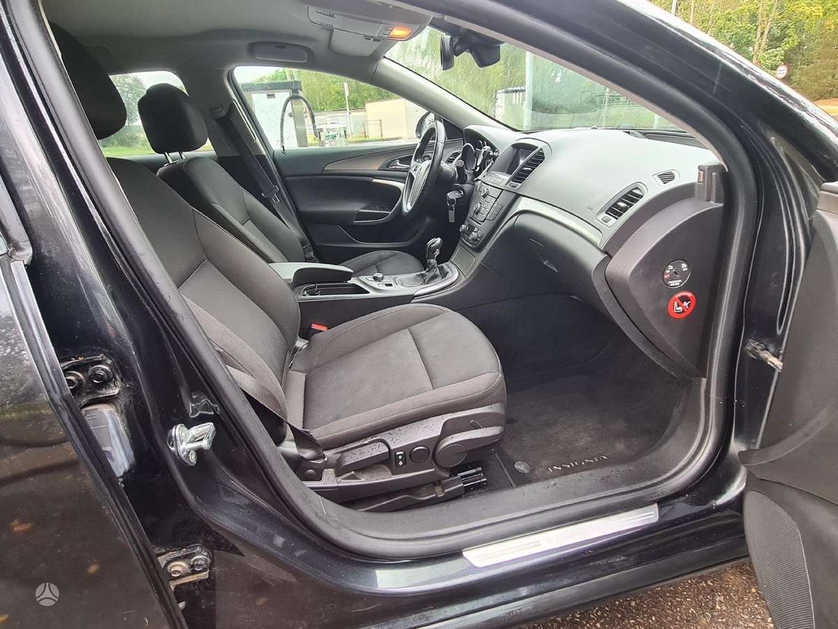 Opel Insignia 2011 — photo 12