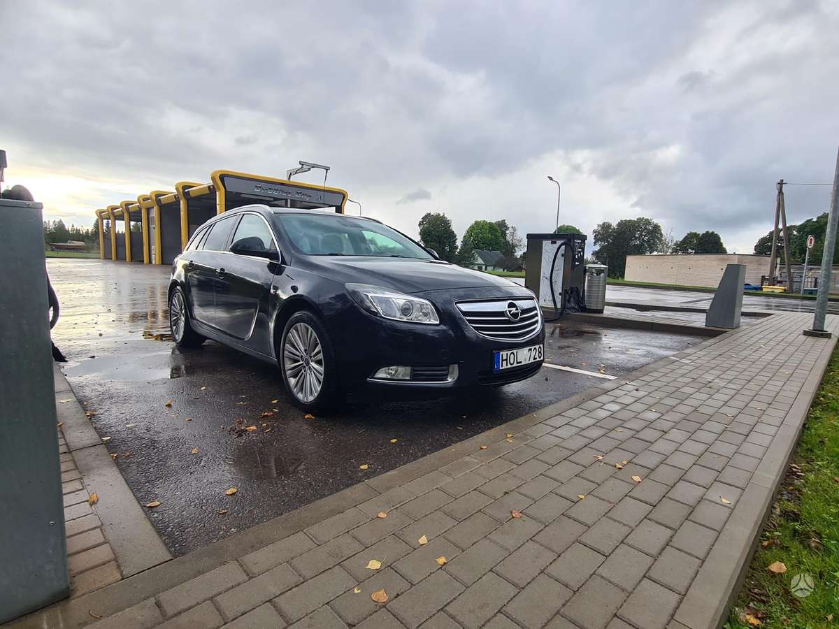 Opel Insignia 2011 — interior
