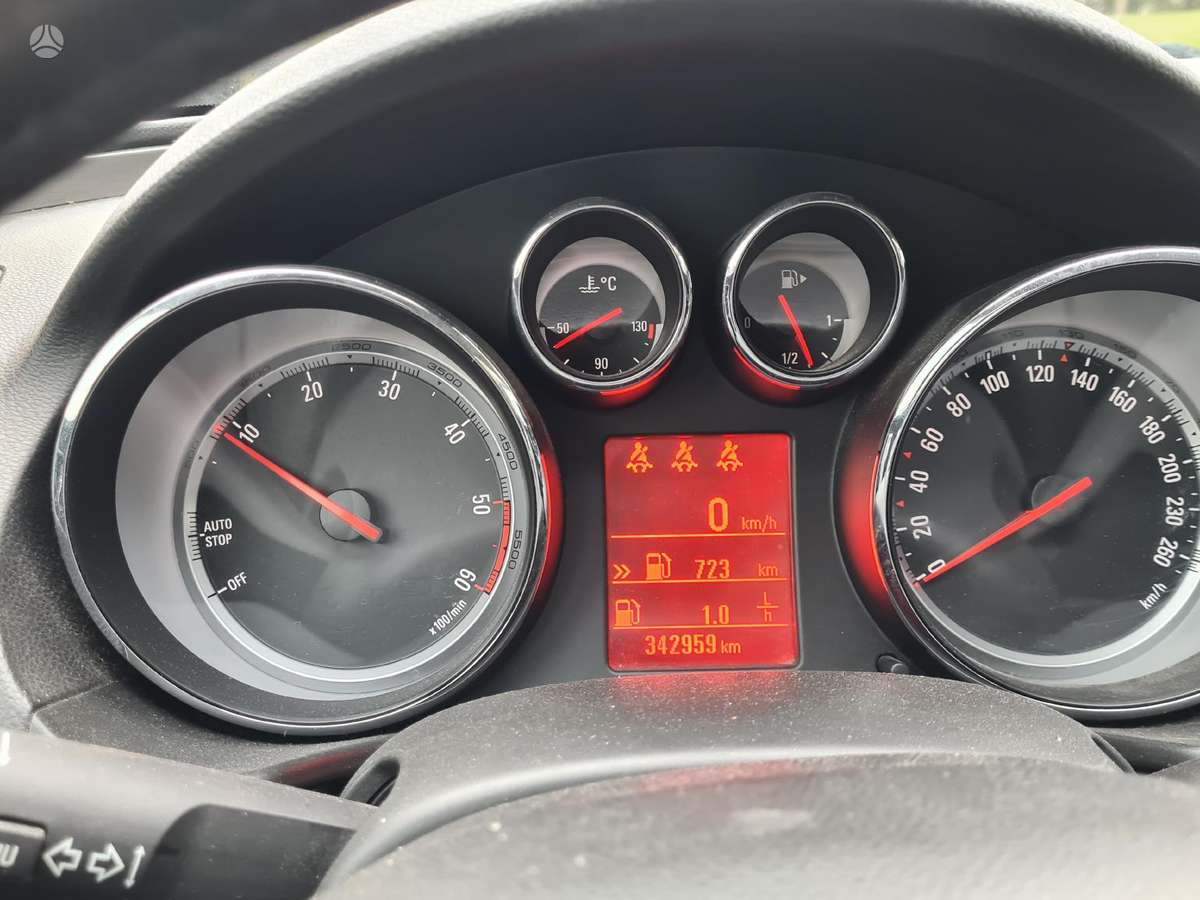 Opel Insignia 2011 — photo 9