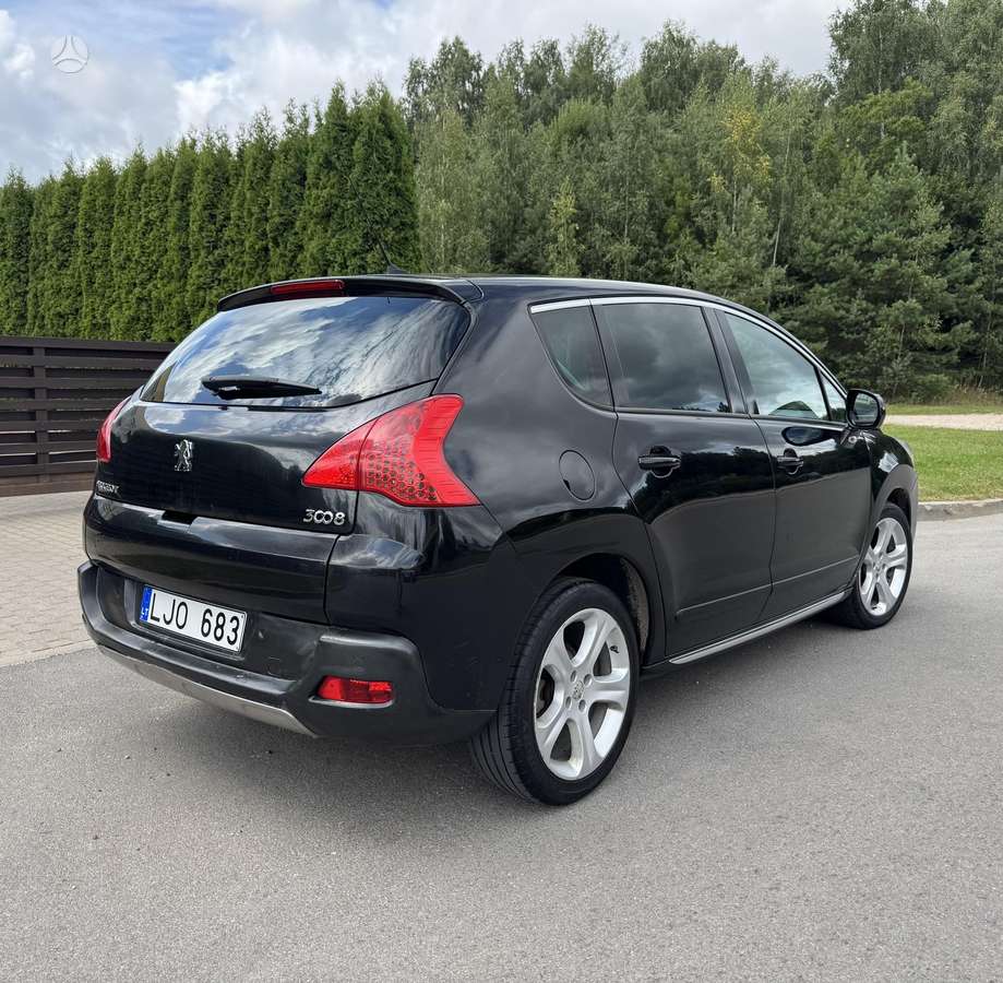 Peugeot 3008 2010 — салон