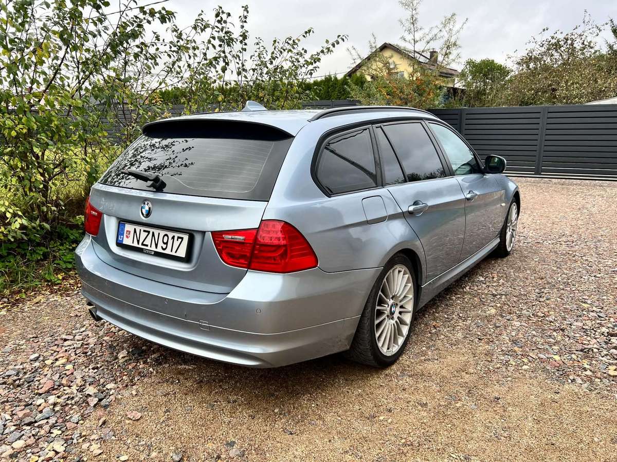 BMW 320 2010 — engine 1995 cm³, 184 HP (135kW)