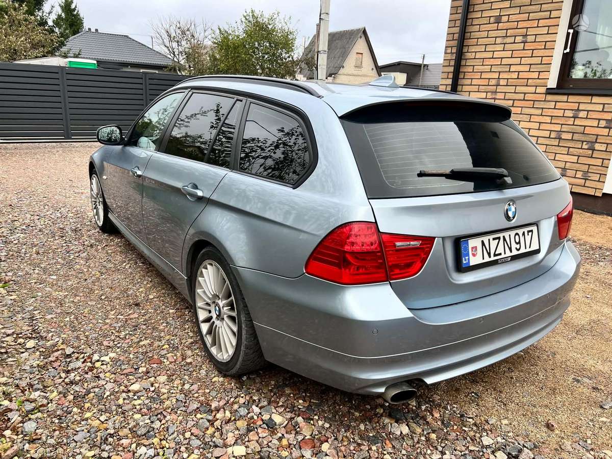 BMW 320 2010 — photo 5