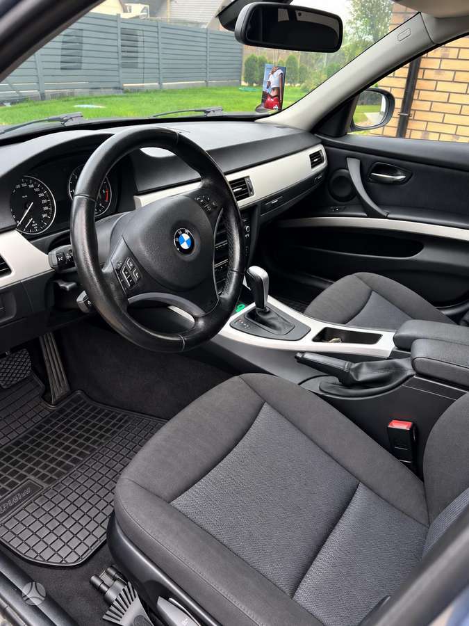 BMW 320 2010 — photo 6