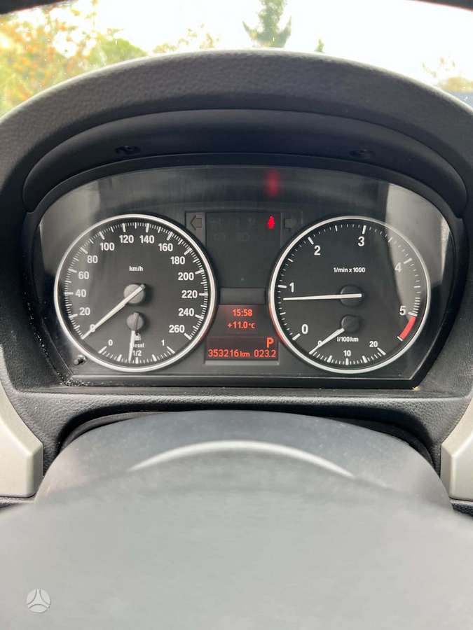 BMW 320 2010 — photo 7