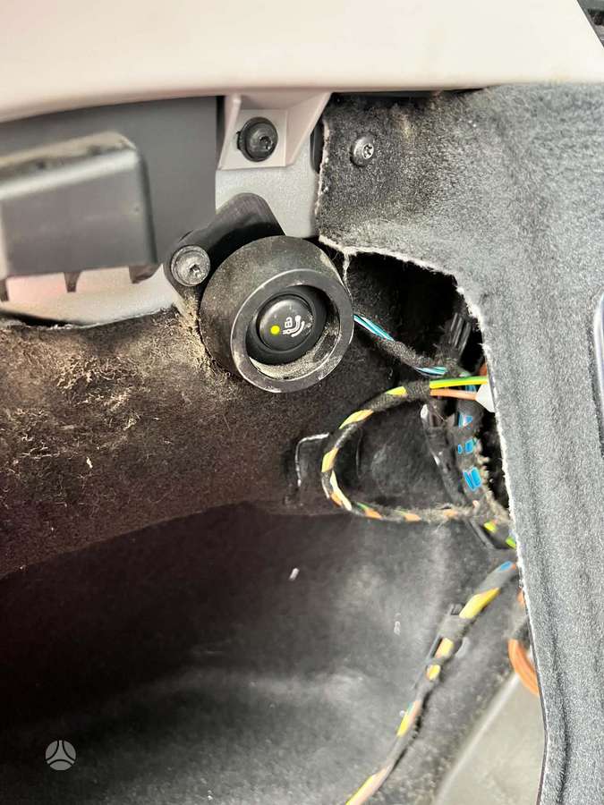 BMW 320 2010 — photo 9