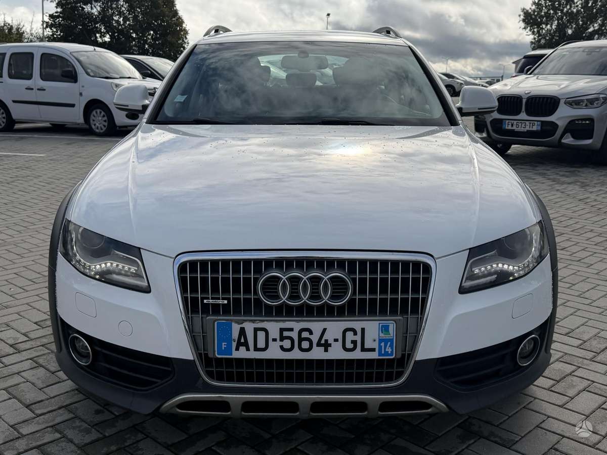 Audi A4 2009 — вигляд ззаду